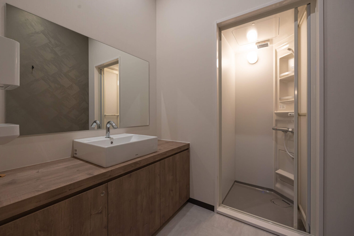 シャワールーム